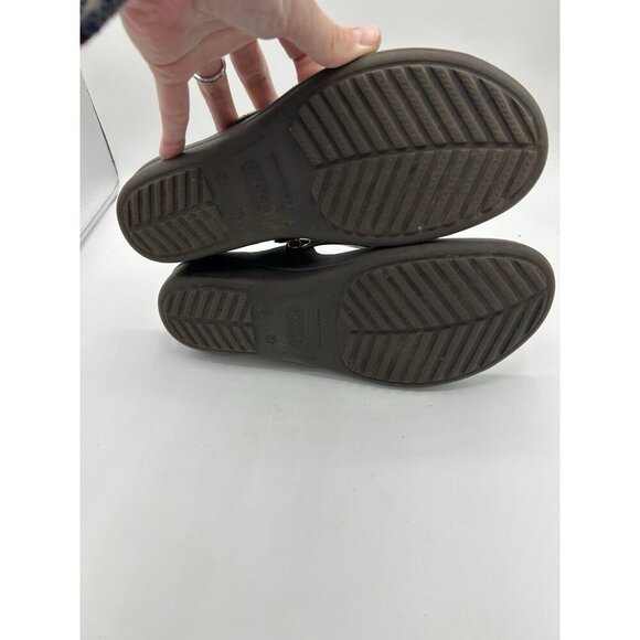 Crocs Sanrah Sandals Women’s Gold Medallion Brown Thong Flip Flops Size 9 - Picture 7 of 8